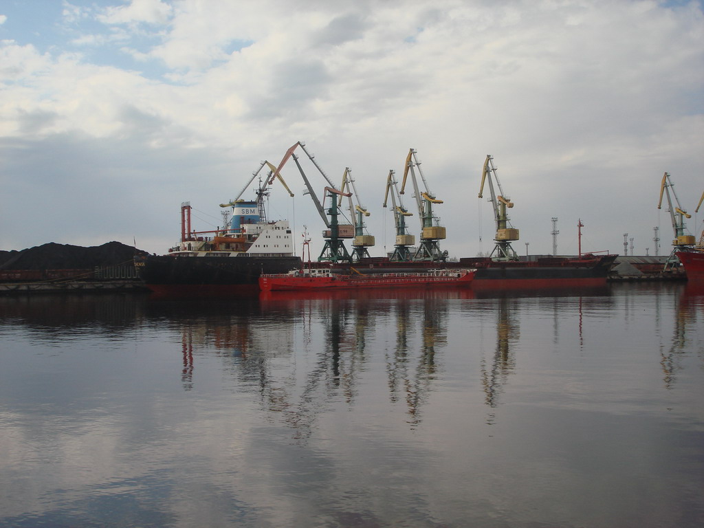 Coal carriers in Arkhangelsk
