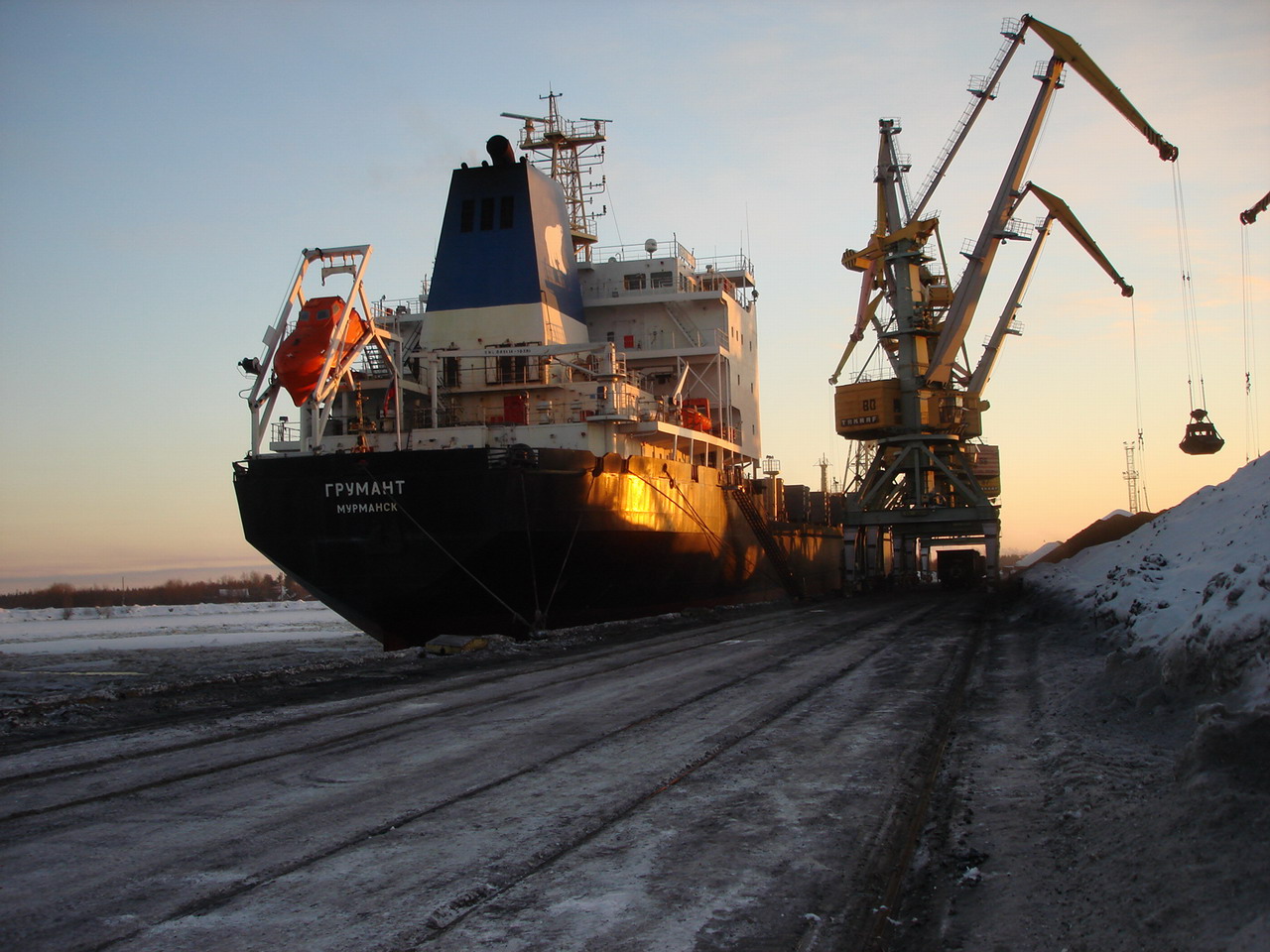 Coal carriers in Arkhangelsk